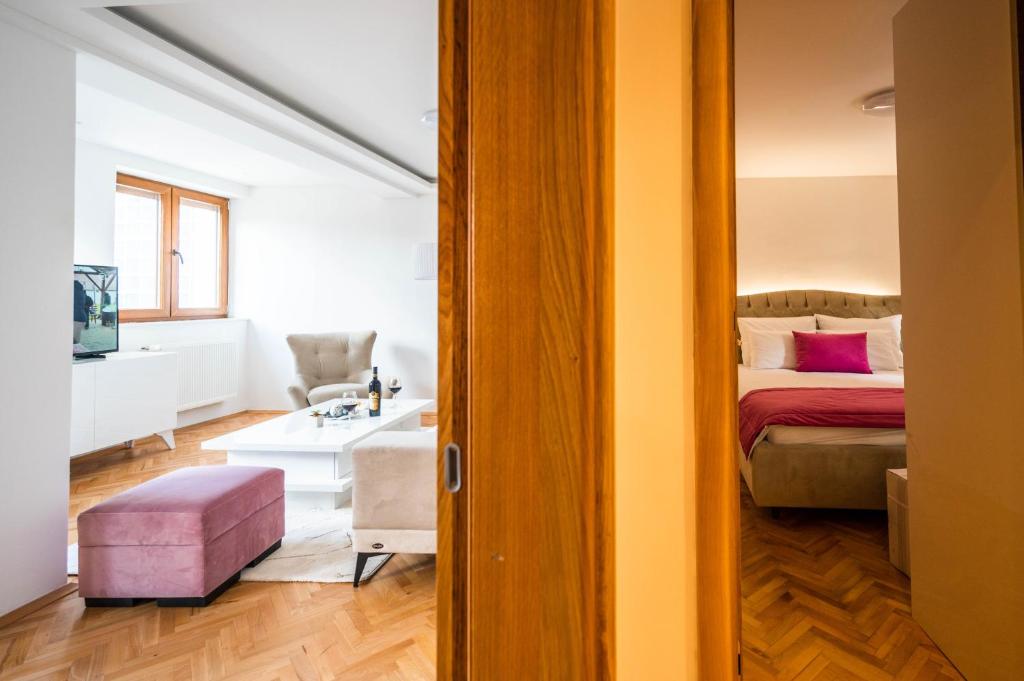 Avila Apartments - One-Bedroom Apartment