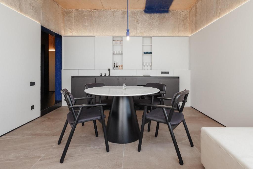 Sea and Sky Apartment - Two-Bedroom Apartment