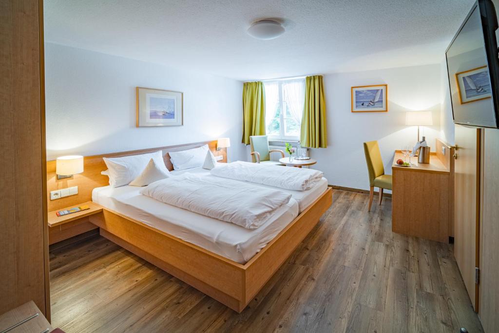 Postel nebo postele na pokoji v ubytování Landgasthof Keller