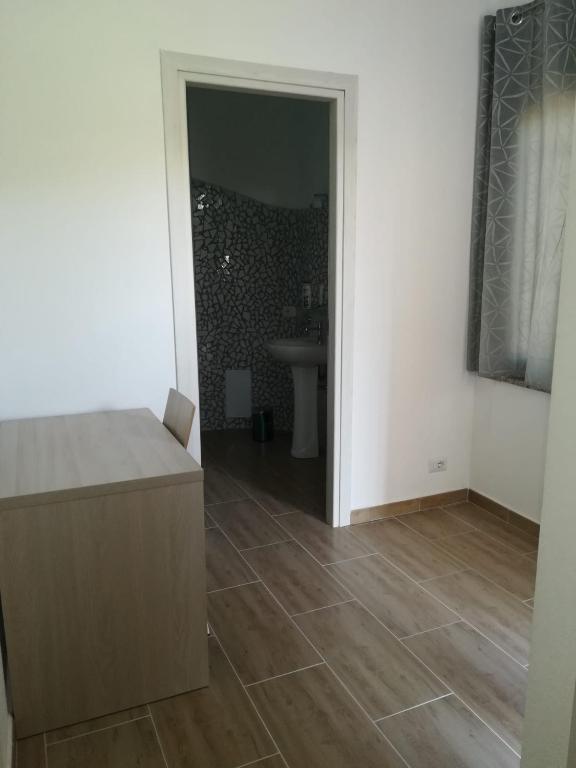 Zdjęcie z galerii obiektu Affittacamere Sos Ninnitteddos w mieście Torpè