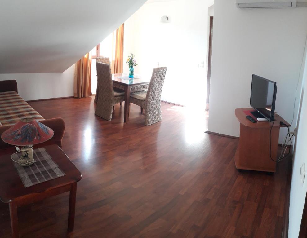 Apartments Budva Center - Comfort Two-Bedroom Apartment With Balcony