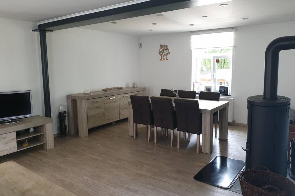 TV a/nebo společenská místnost v ubytování Maison située à 1km du circuit de Francorchamps