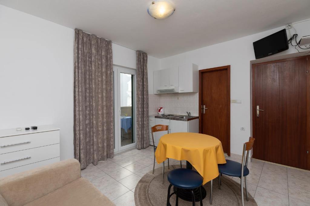 Kuchyň nebo kuchyňský kout v ubytování Apartments Bosiljka