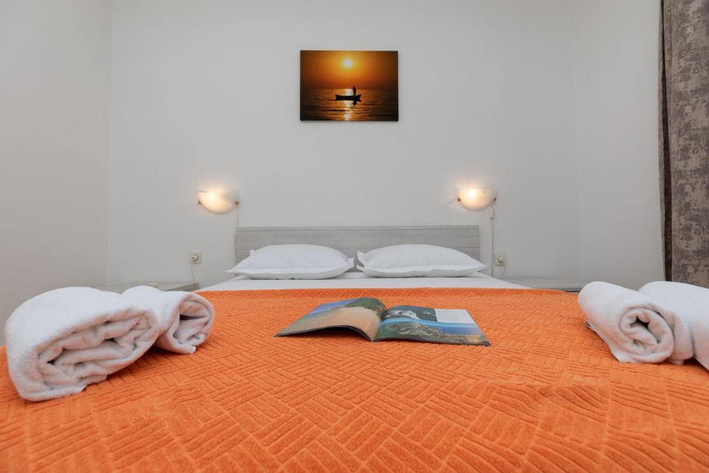 Postel nebo postele na pokoji v ubytování Apartments Bosiljka