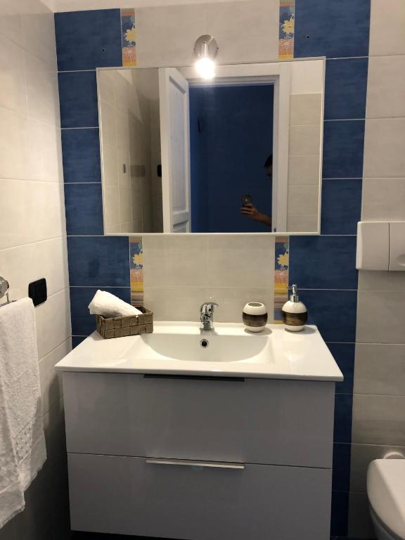 a bathroom with a sink and a mirror at La Casa Sulla Scogliera in Cefalù