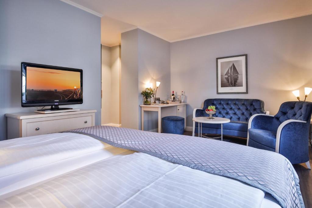TV a/nebo společenská místnost v ubytování Sylthotel Raffelhüschen Garni