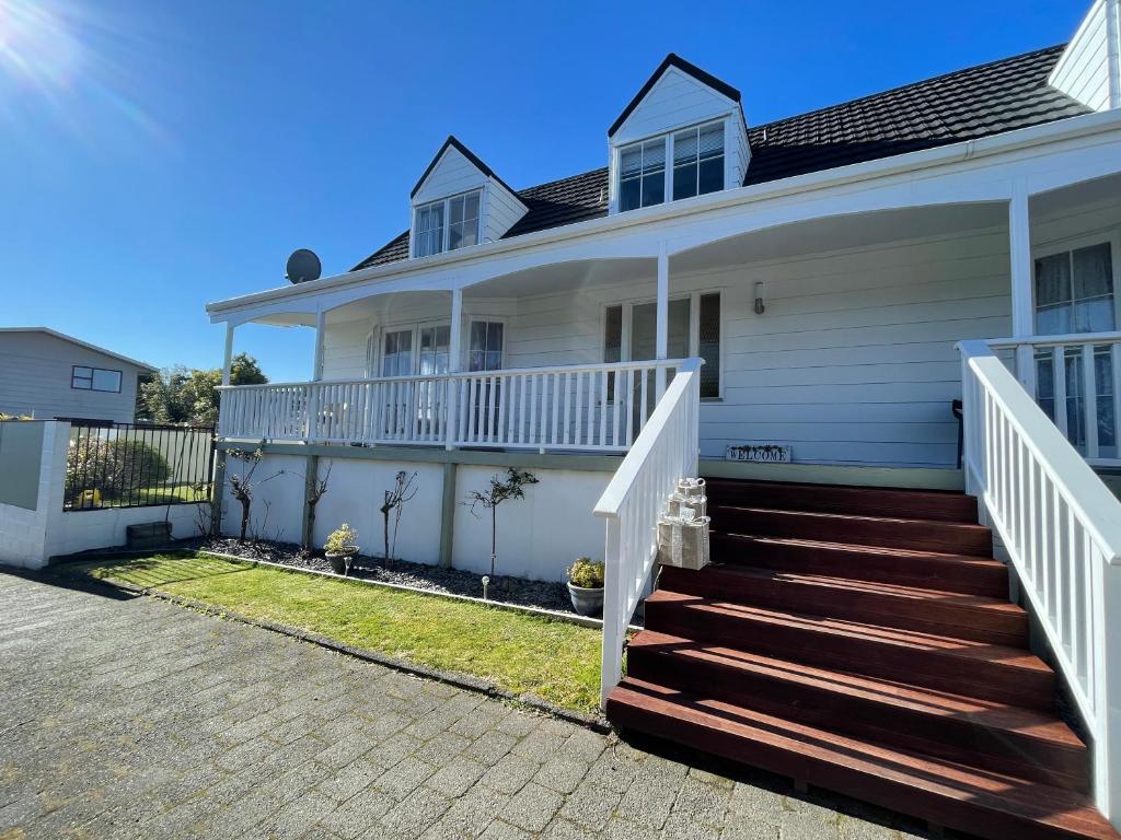 2mins to lakefront Family Retreat - Resim 11