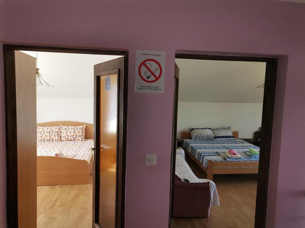 Postel nebo postele na pokoji v ubytování Smeštaj Urošević