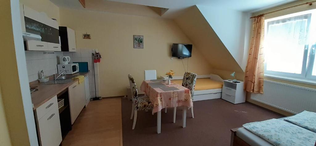 Kuchyň nebo kuchyňský kout v ubytování U Rozhovoru