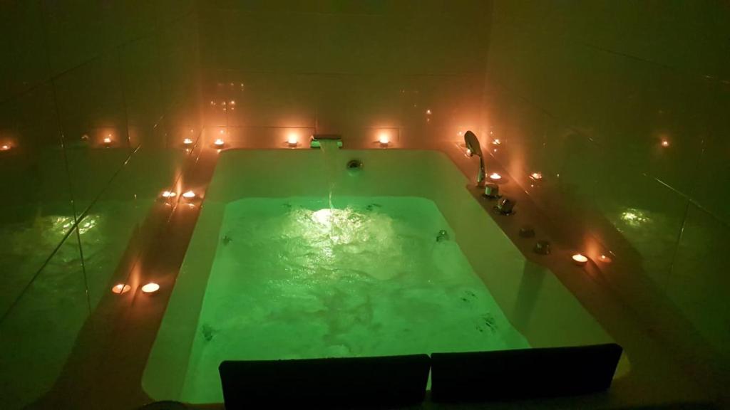 Jacuzzi Apartamentos con Jacuzzi Torneo & Alameda