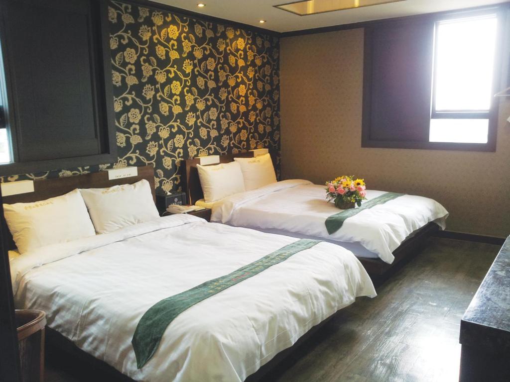 Postel nebo postele na pokoji v ubytování Suncheon Nobless Hotel