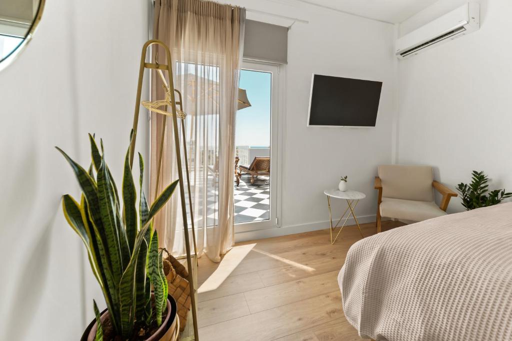 Televízia a/alebo spoločenská miestnosť v ubytovaní Luxurious Apartment with Big Sea View Terrace - Central Location