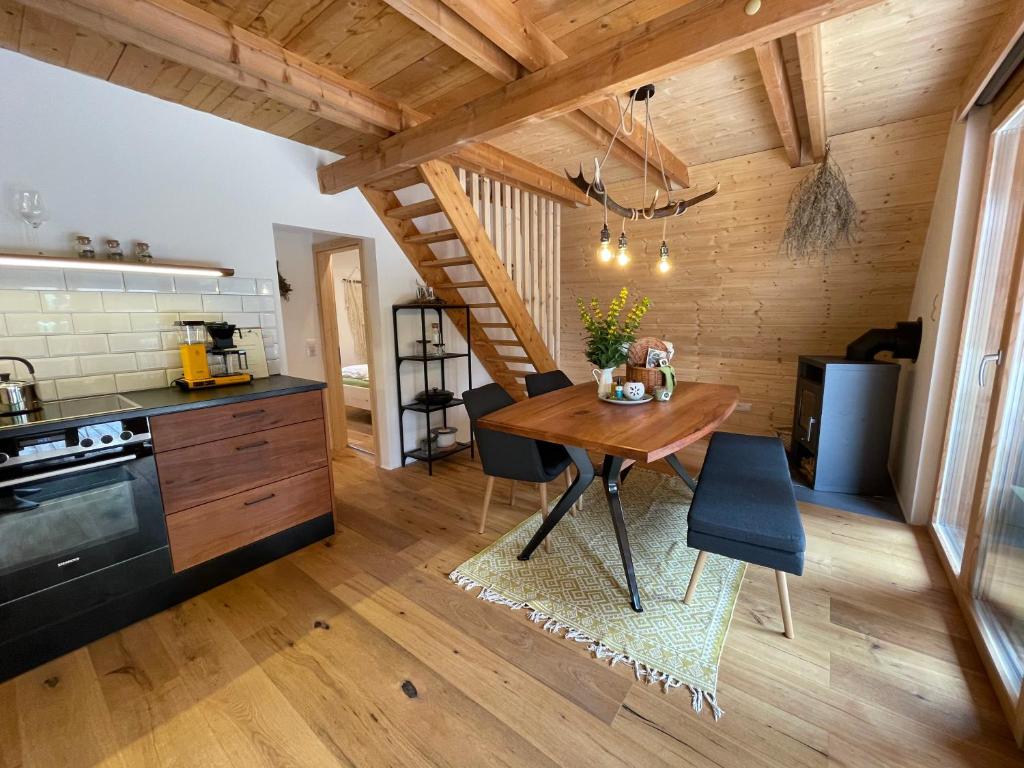 a kitchen and dining room with a wooden ceiling at Wildkräuter Hexenhaus in Mauth