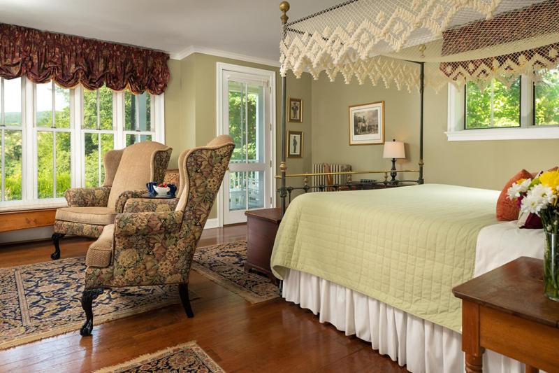 Ashby Inn & Restaurant - King Suite With Balcony