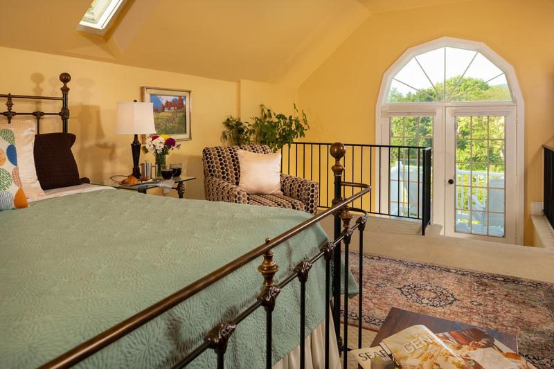 Ashby Inn & Restaurant - King Suite With Balcony