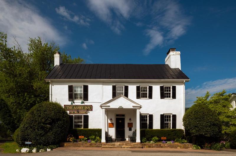 a white house with a black roof at Ashby Inn & Restaurant in Paris