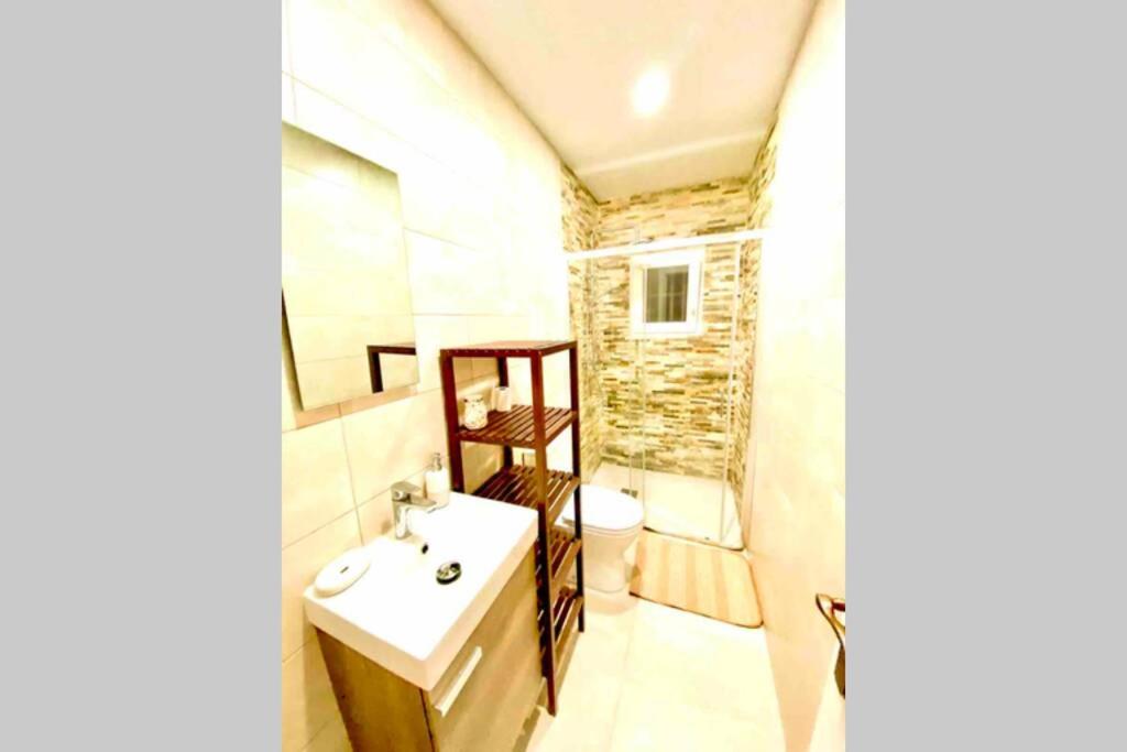 Posteľ alebo postele v izbe v ubytovaní Agradable casa de campo con piscina en la Barrosa