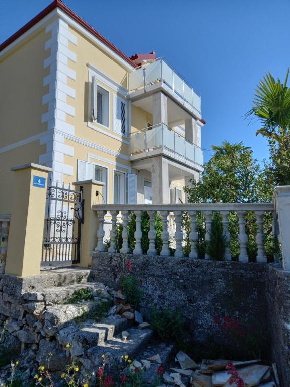 Budova, v ktorej sa apartmán nachádza