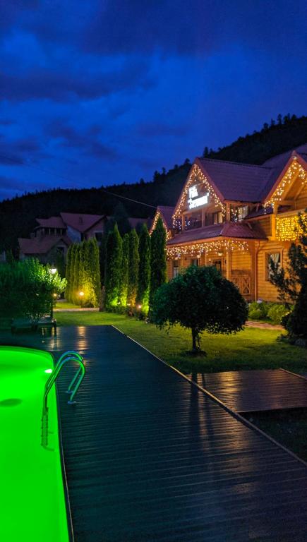 Bazén v ubytování Villa "Затишна" nebo v jeho okolí