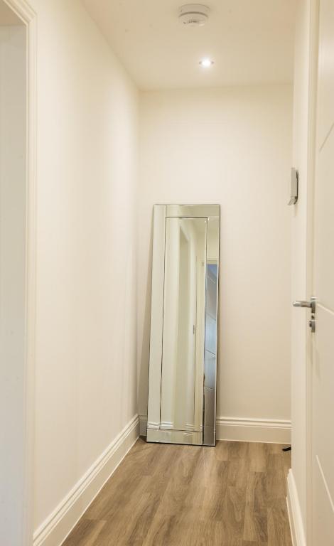 Beautiful 1 Bed Apartment in Hatfield - Walking distance to Uni, Business Park & city Centre - FREE Parking - Big savings on Longer Stays !! - 