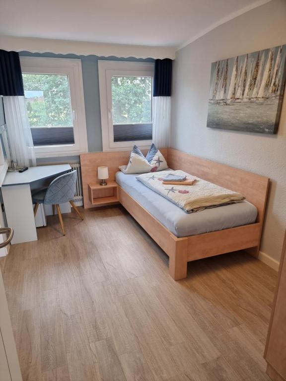 Postel nebo postele na pokoji v ubytování Hotel Norden Norddeich