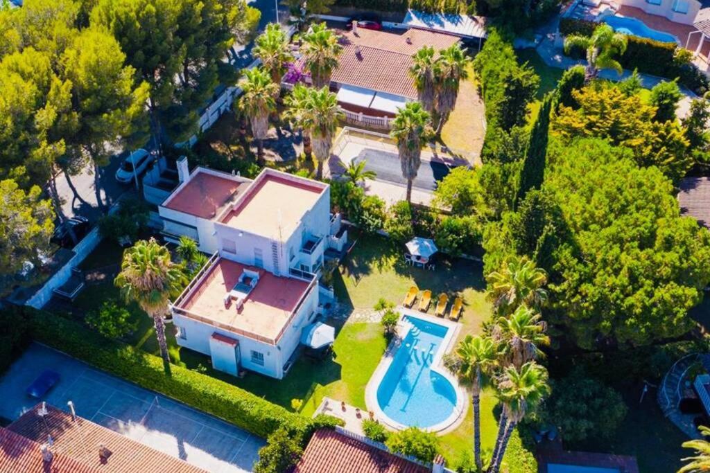 Majoituspaikan Villa estilo californiano con piscina kuva ylhäältä päin