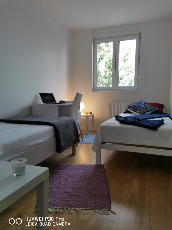 Postel nebo postele na pokoji v ubytování CITY CENTER PEARL #new#free reserved parking in garage elevator direct access#business and pleasure#city view&balcony&sunny&cafes&markets&tram#city center#working room#2 toliets#2 bedrooms