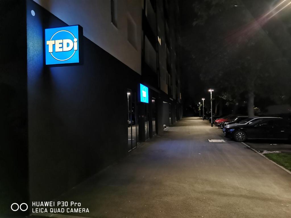 Fotografie z fotogalerie ubytování CITY CENTER PEARL #new#free reserved parking in garage elevator direct access#business and pleasure#city view&balcony&sunny&cafes&markets&tram#city center#working room#2 toliets#2 bedrooms v Záhřebu