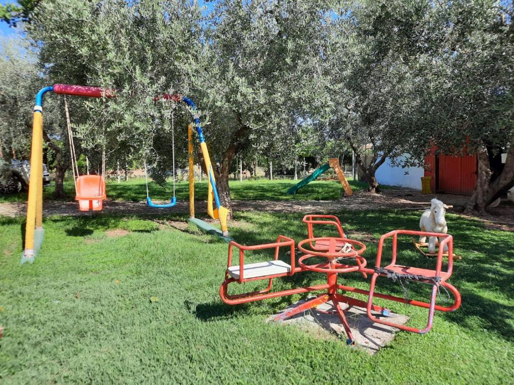 Plac zabaw dla dzieci w obiekcie Angelo's Country House