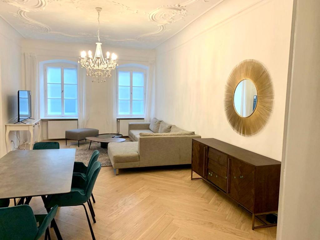 a living room with a couch and a mirror at Die Burg 23 in Klagenfurt