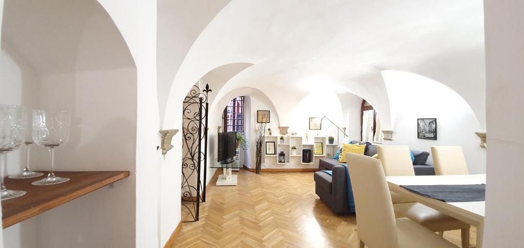 The Old Town Inn - 9