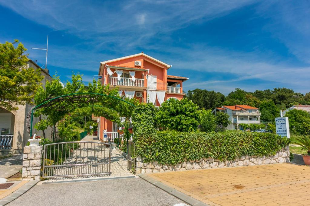 Budova, kde se apartmán nachází