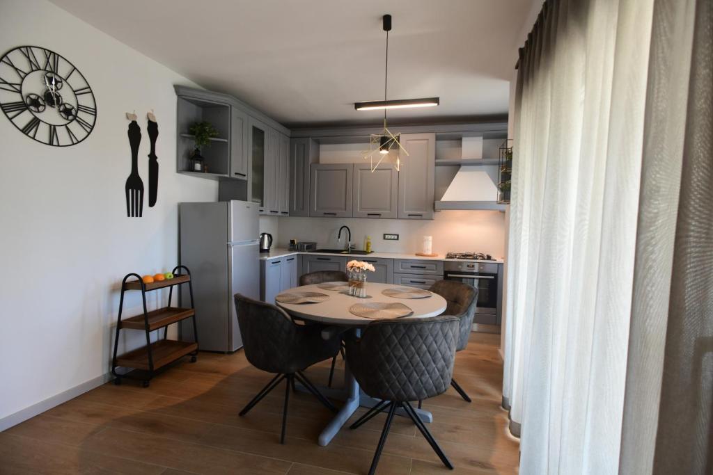 Kuchyň nebo kuchyňský kout v ubytování Luxury Apartment Vabriga