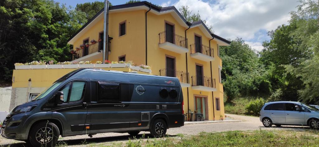 Zdjęcie z galerii obiektu Villa Center appartamenti nel verde in città w mieście Campobasso