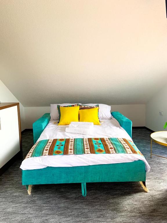 Una cama o camas en una habitación de Apartments HAN Alifakovac-Sarajevo