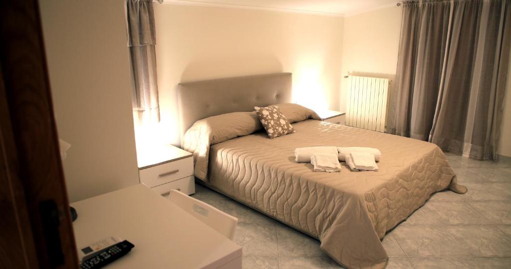 Łóżko lub łóżka w pokoju w obiekcie Rara Domus B&B