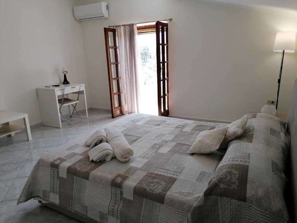 Łóżko lub łóżka w pokoju w obiekcie Rara Domus B&B