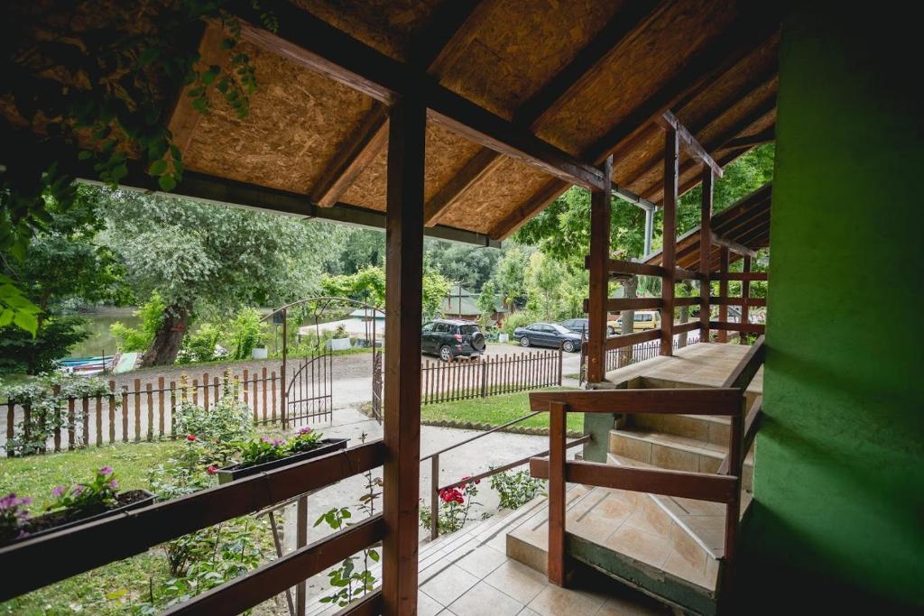 Balkón nebo terasa v ubytování Pool and Villa Splav Dunavac