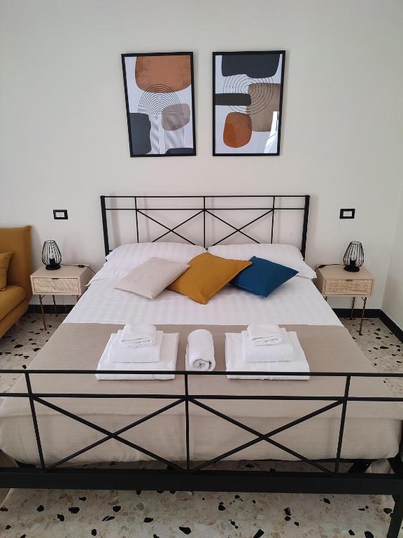 A bed or beds in a room at L'OLIVA CONTESA - la BLU