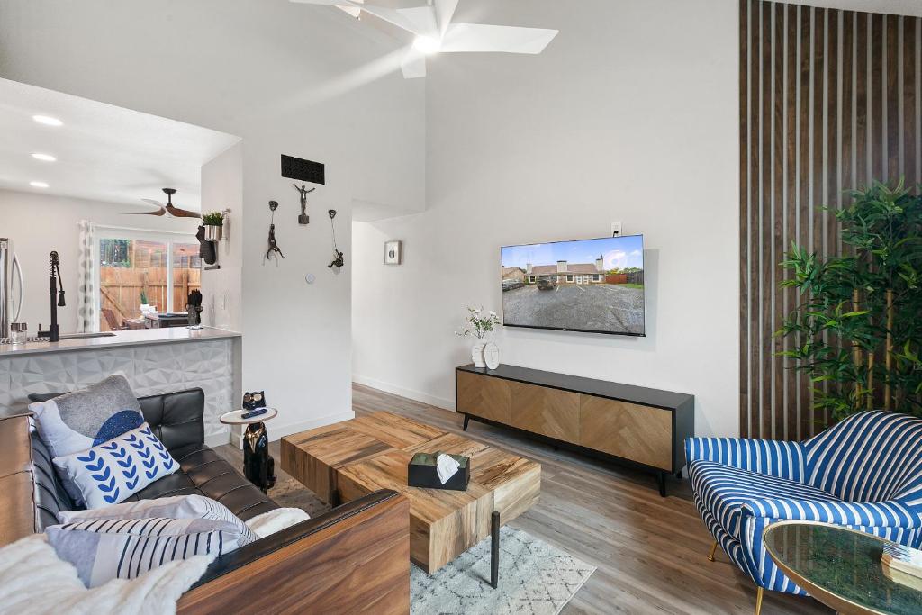 a living room with a couch and a tv at Contemporary Couples Getaway Near Austin Favorites - Loft 21 in Austin