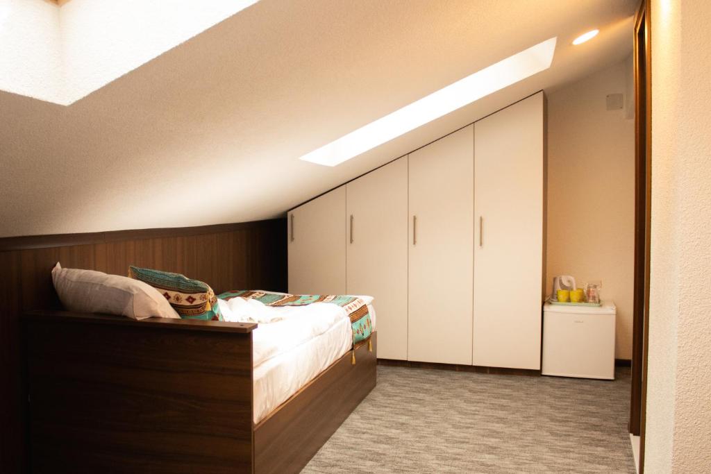 Una cama o camas en una habitación de Apartments HAN Alifakovac-Sarajevo