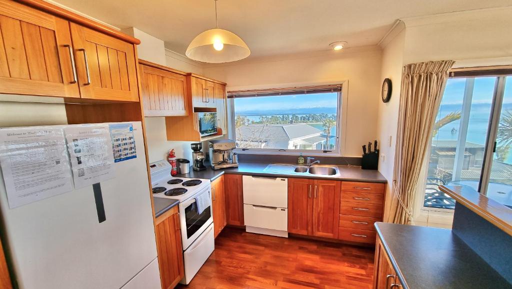Kuchyň nebo kuchyňský kout v ubytování Kimberley Three - Nelson Waterfront Penthouse