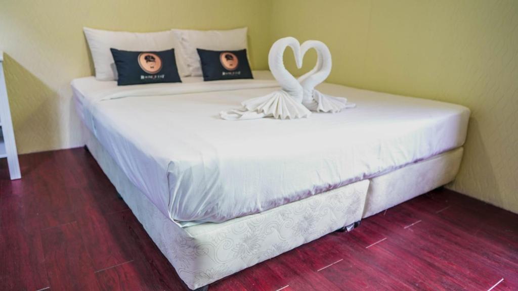 RoomQuest Amphawa Floating Market - Budget Triple Room