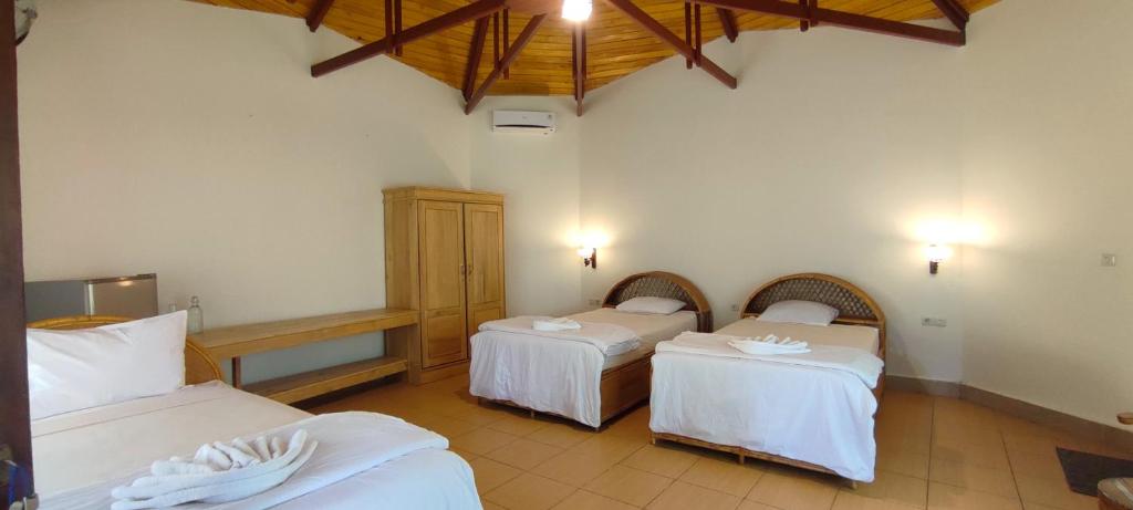 Bara Beach Bungalows - Deluxe Triple Room
