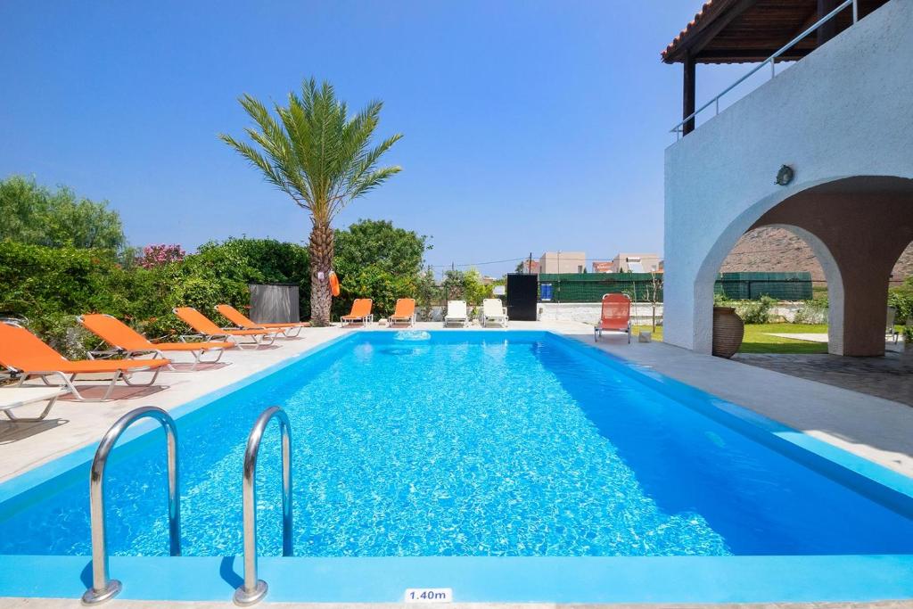 The swimming pool at or close to Golden Sea Villa