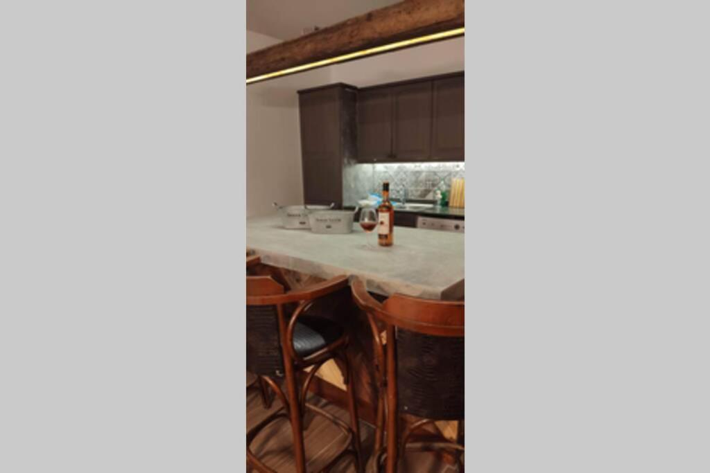 Area soggiorno di REBAK PLACE- A Bright & charming getaway