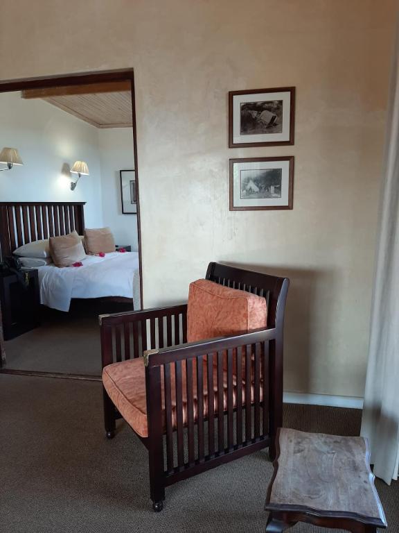 Postel nebo postele na pokoji v ubytování Leeuwenbosch Shearers Lodge - Amakhala Game Reserve