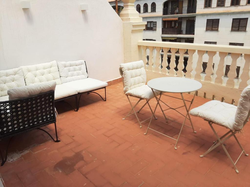 A balcony or terrace at Bonito estudio en el centro de Valencia