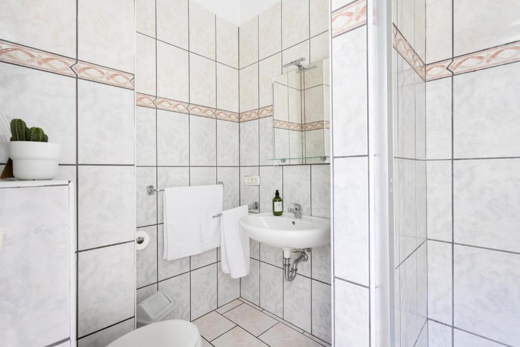 Koupelna v ubytování Casa Naranja - Heated Pool - BBQ - Terrace - Free Wifi - Child & Pet-Friendly - 3 bedrooms - 6 people