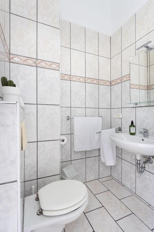 Koupelna v ubytování Casa Naranja - Heated Pool - BBQ - Terrace - Free Wifi - Child & Pet-Friendly - 3 bedrooms - 6 people
